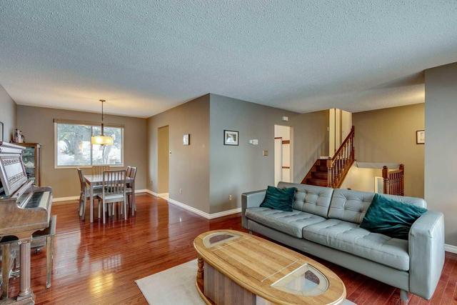 404 Queensland Road Se, House detached with 4 bedrooms, 2 bathrooms and 2 parking in Calgary AB | Image 6