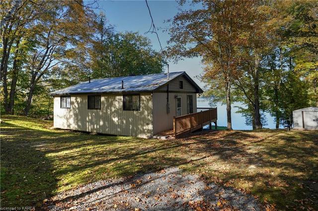 1019 Parsons Point Lane, House detached with 3 bedrooms, 1 bathrooms and 3 parking in South Frontenac ON | Image 3