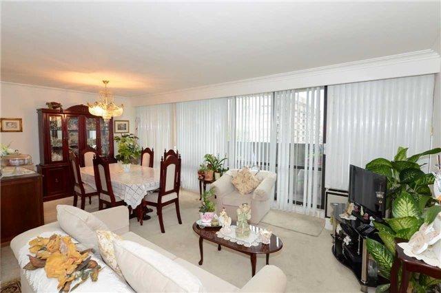 808 - 3555 Bathurst St, Condo with 2 bedrooms, 2 bathrooms and 1 parking in Toronto ON | Image 3