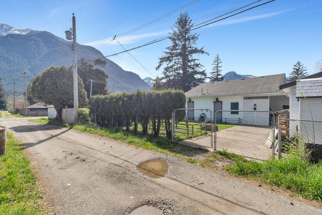 477 3rd Avenue, House detached with 3 bedrooms, 2 bathrooms and null parking in Hope BC | Image 40