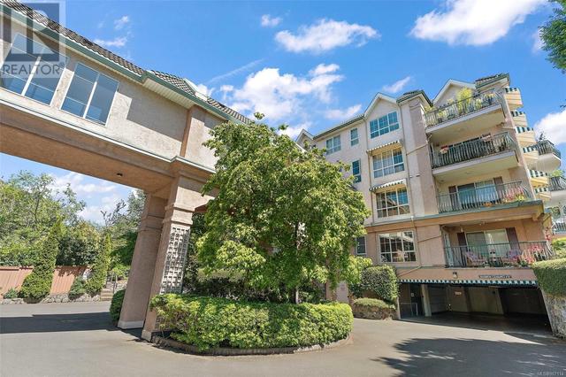 306 - 3133 Tillicum Rd, Condo with 1 bedrooms, 1 bathrooms and null parking in Saanich BC | Card Image