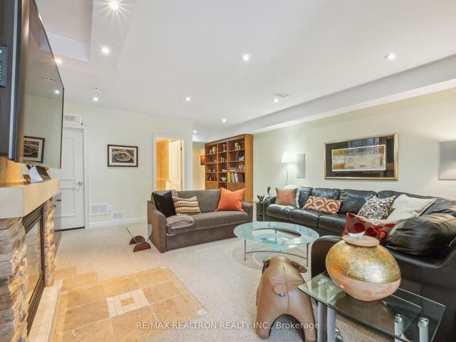 412 Deloraine Ave, House detached with 3 bedrooms, 4 bathrooms and 3 parking in Toronto ON | Image 19