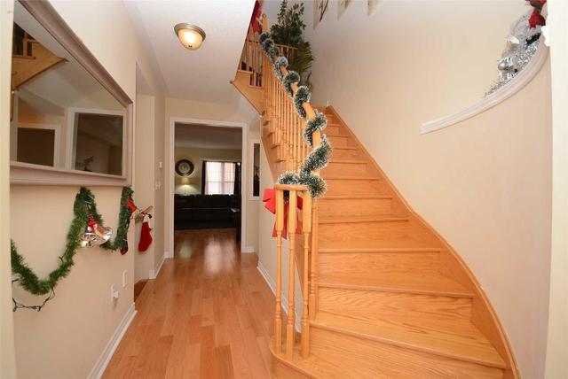 80 Goodsway Tr, House attached with 3 bedrooms, 3 bathrooms and 1 parking in Brampton ON | Image 3