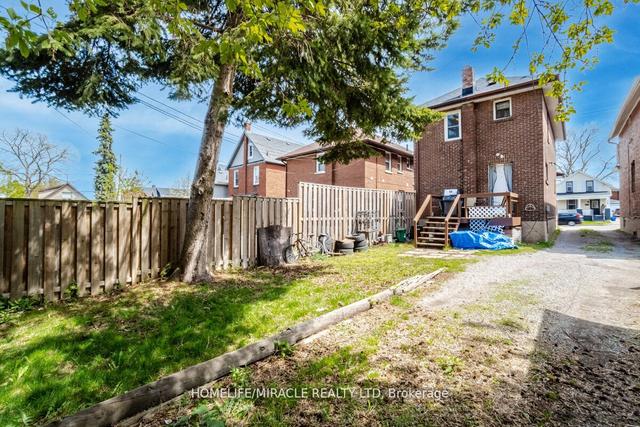 132 Adelaide Ave, House detached with 3 bedrooms, 2 bathrooms and 3 parking in Oshawa ON | Image 32