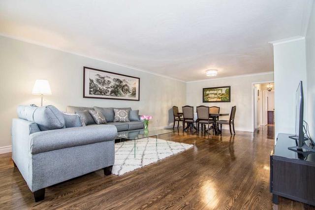 upper - 137 Pineway Blvd, House semidetached with 3 bedrooms, 1 bathrooms and 3 parking in Toronto ON | Image 2