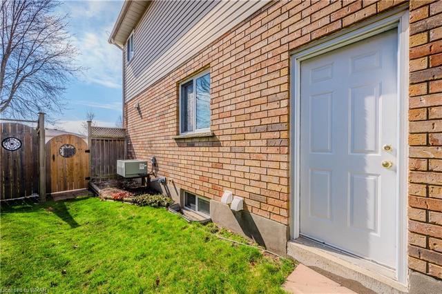 27 Gregg Court, House detached with 4 bedrooms, 3 bathrooms and 4 parking in Kitchener ON | Image 31