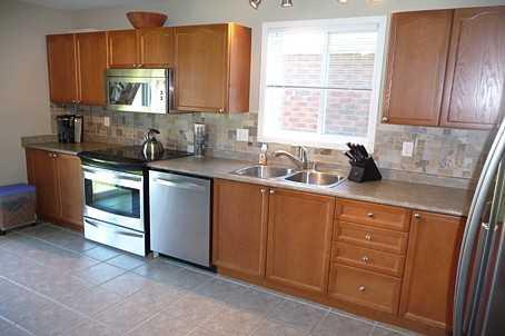 79 Sun King Cres, House detached with 2 bedrooms, 2 bathrooms and 1 parking in Barrie ON | Image 5