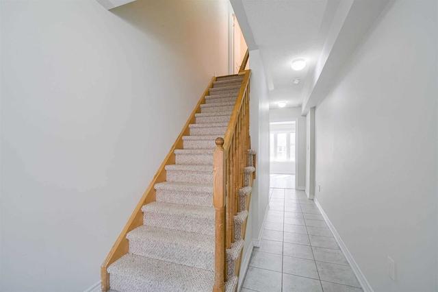 43 Kayak Hts, House attached with 3 bedrooms, 4 bathrooms and 2 parking in Brampton ON | Image 2