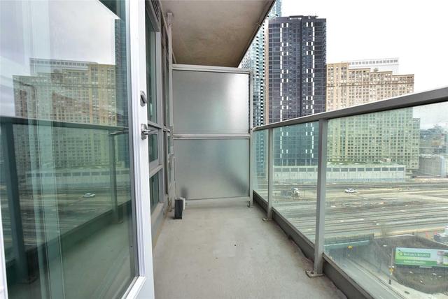 1209 - 18 Yonge St, Condo with 1 bedrooms, 2 bathrooms and 1 parking in Toronto ON | Image 12