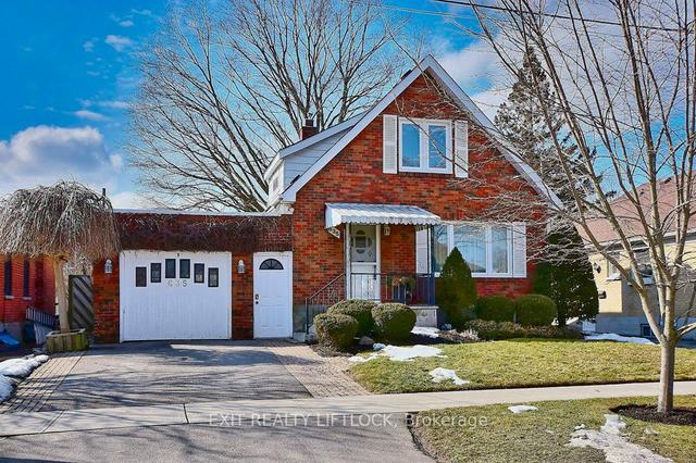 635 Montrose St, House detached with 2 bedrooms, 2 bathrooms and 3 parking in Peterborough ON | Image 1