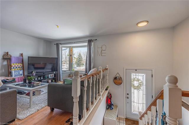 974 Uxbridge Crescent, House semidetached with 4 bedrooms, 2 bathrooms and 2 parking in Kingston ON | Image 6