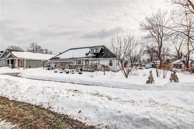 3787 Mathewson Avenue, House detached with 2 bedrooms, 1 bathrooms and 6 parking in Fort Erie ON | Image 4