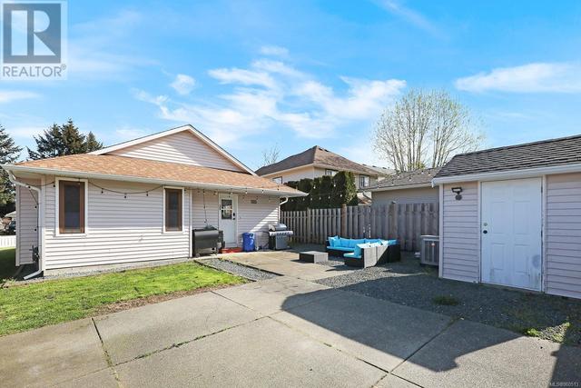 1274 Noel Ave, House detached with 2 bedrooms, 2 bathrooms and 2 parking in Comox BC | Image 3