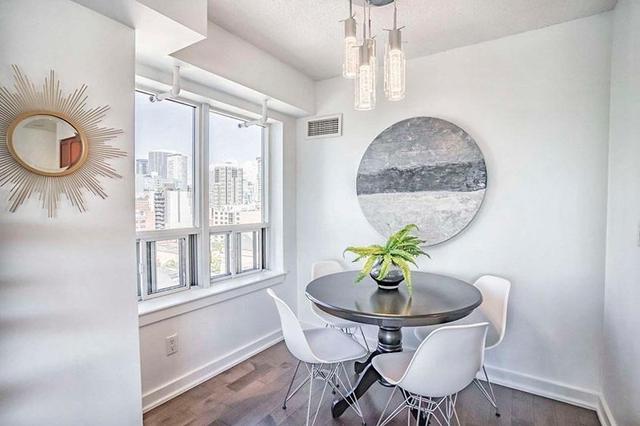 1104 - 255 Richmond St E, Condo with 2 bedrooms, 1 bathrooms and 1 parking in Toronto ON | Image 5