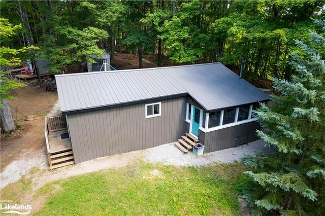 2122 Trapper's Trail Road, House detached with 2 bedrooms, 1 bathrooms and 2 parking in Dysart et al ON | Image 1
