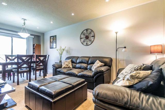 44 Brisbane Crt, Townhouse with 3 bedrooms, 2 bathrooms and 1 parking in Brampton ON | Image 6