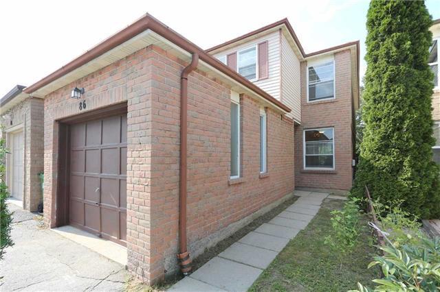 86 Pale Moon Cres, House attached with 3 bedrooms, 2 bathrooms and 1 parking in Toronto ON | Image 2
