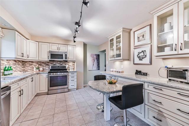 1097 Wildwood Dr, House detached with 4 bedrooms, 3 bathrooms and 6 parking in Newmarket ON | Image 6
