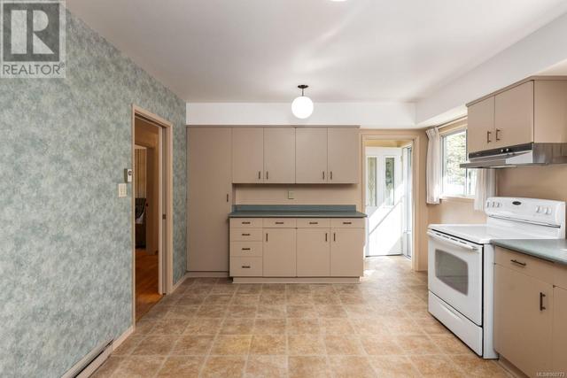 6155 Old East Rd, House detached with 4 bedrooms, 2 bathrooms and 8 parking in Saanich BC | Image 10