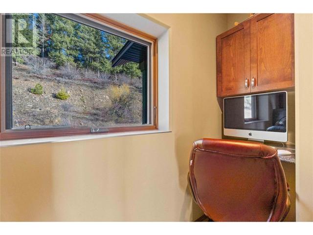 2711 Sun Ridge Place, House detached with 3 bedrooms, 3 bathrooms and 4 parking in Columbia Shuswap C BC | Image 29