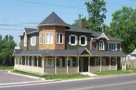 370a Queen St S, House detached with 2 bedrooms, 2 bathrooms and 2 parking in Mississauga ON | Image 1