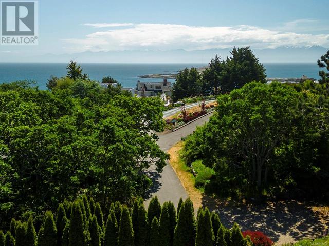 454 Newport Ave, House detached with 4 bedrooms, 4 bathrooms and 6 parking in Oak Bay BC | Image 4