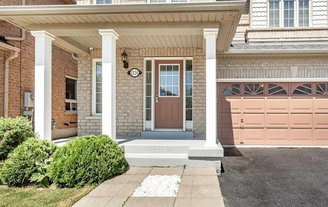 1226 Bonin Cres, House detached with 4 bedrooms, 3 bathrooms and 4 parking in Milton ON | Image 12