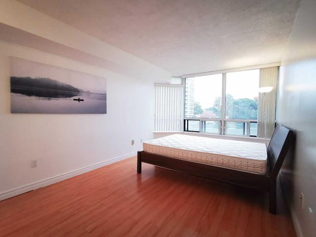 202 - 330 Alton Towers Circ, Condo with 2 bedrooms, 2 bathrooms and 1 parking in Toronto ON | Image 5