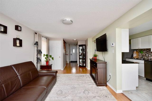 141 Nathan Cres, House attached with 3 bedrooms, 2 bathrooms and 2 parking in Barrie ON | Image 3