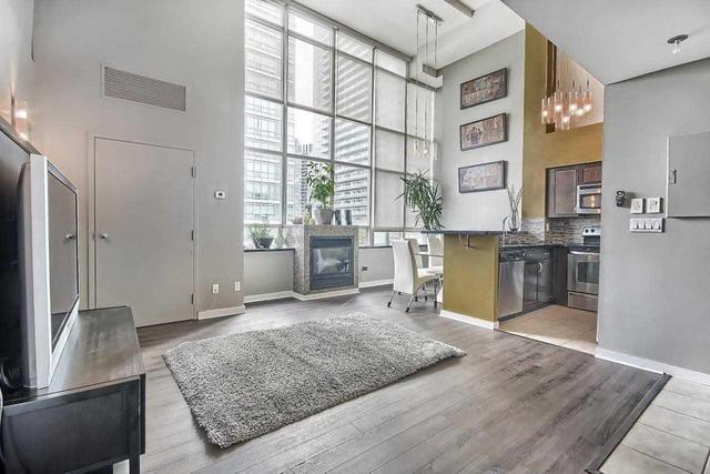 404 - 300 Manitoba St, Condo with 2 bedrooms, 2 bathrooms and 2 parking in Toronto ON | Image 3