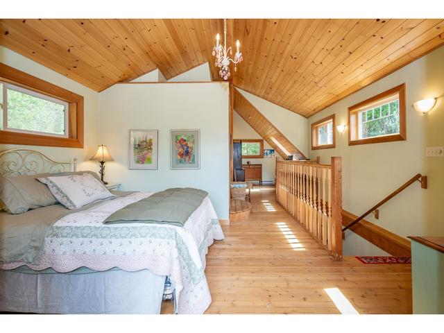 8788 Highway 6, House detached with 2 bedrooms, 2 bathrooms and null parking in Central Kootenay H BC | Image 24