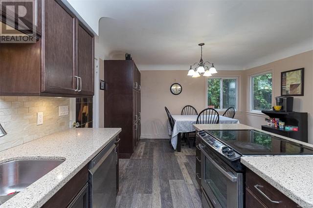 4139 Carey Rd, House detached with 5 bedrooms, 4 bathrooms and 4 parking in Saanich BC | Image 13