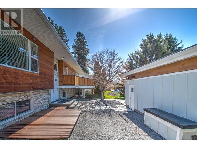 655 Clifton Road S, House detached with 5 bedrooms, 3 bathrooms and 2 parking in Kelowna BC | Image 4