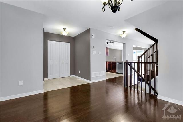 313 Laguna Street, Townhouse with 3 bedrooms, 3 bathrooms and 4 parking in Ottawa ON | Image 6