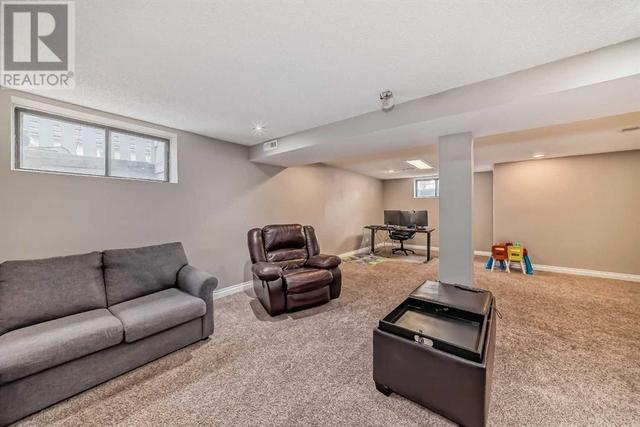 110 Warwick Drive Sw, House detached with 1 bedrooms, 1 bathrooms and 5 parking in Calgary AB | Image 35