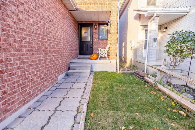39 Hood Cres, House detached with 3 bedrooms, 3 bathrooms and 4 parking in Brampton ON | Image 10