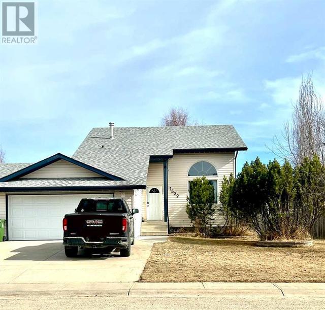 1529 54 Street W, House detached with 4 bedrooms, 2 bathrooms and 5 parking in Edson AB | Image 1