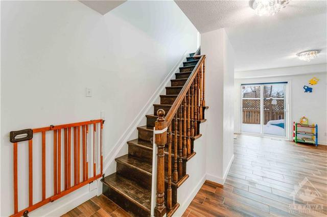 2 Barnaby Private, Townhouse with 3 bedrooms, 2 bathrooms and 2 parking in Ottawa ON | Image 4