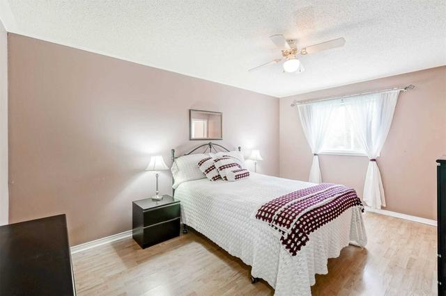 52 Wickstead Crt, Townhouse with 2 bedrooms, 3 bathrooms and 1 parking in Brampton ON | Image 15