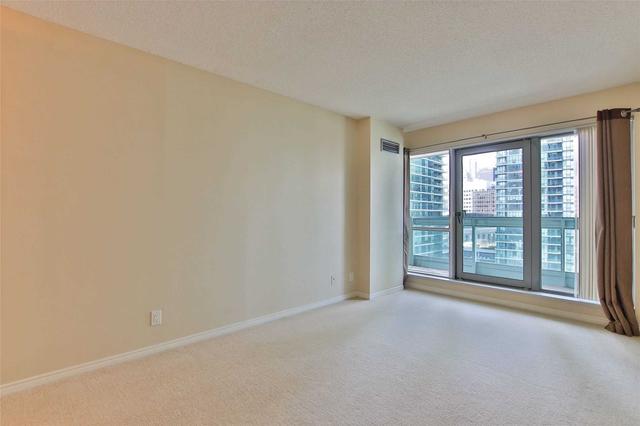 1011 - 10 Queens Quay W, Condo with 2 bedrooms, 2 bathrooms and 1 parking in Toronto ON | Image 8