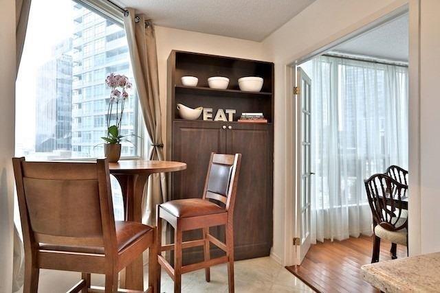 905 - 30 Holly St, Condo with 2 bedrooms, 2 bathrooms and 1 parking in Toronto ON | Image 9