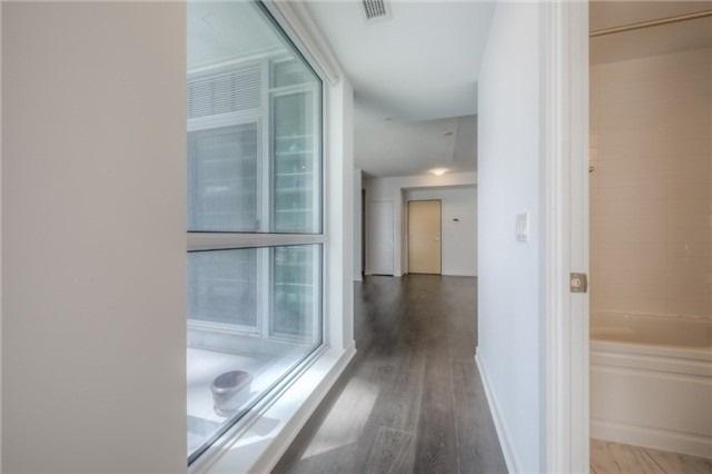 404 - 30 Nelson St, Condo with 1 bedrooms, 1 bathrooms and 0 parking in Toronto ON | Image 7