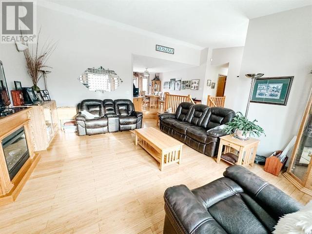 4722 43 Street, House detached with 4 bedrooms, 3 bathrooms and 4 parking in Mayerthorpe AB | Image 5