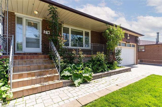 1071 Enola Avenue, House detached with 4 bedrooms, 2 bathrooms and 4 parking in Mississauga ON | Image 12