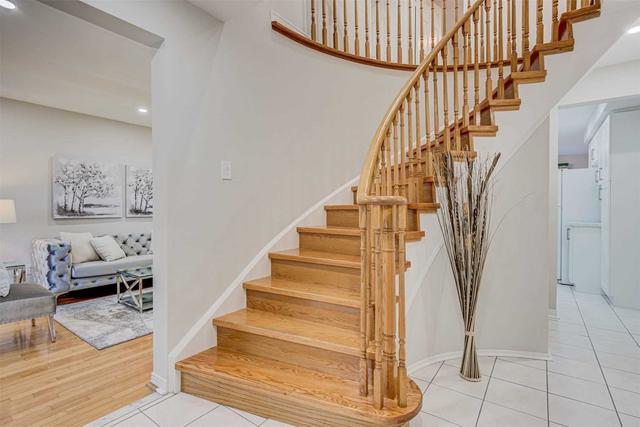 12 Sylvestre Sq, House detached with 4 bedrooms, 4 bathrooms and 4 parking in Toronto ON | Image 12