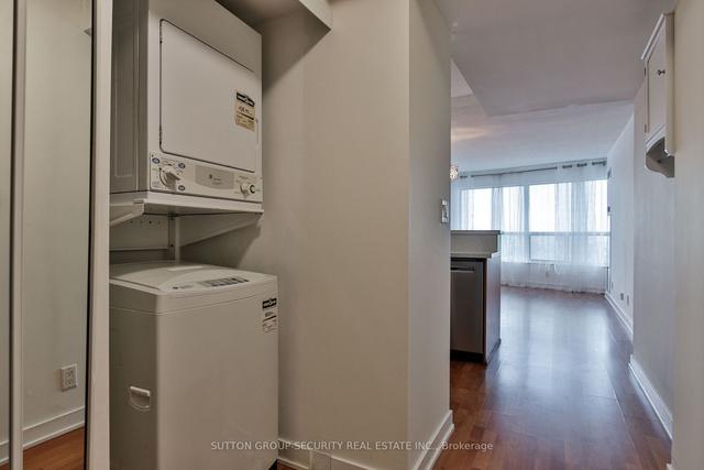 2003 - 36 Lee Centre Dr, Condo with 2 bedrooms, 1 bathrooms and 1 parking in Toronto ON | Image 15