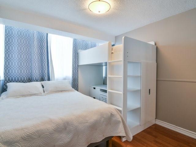 1201 - 3590 Kaneff Cres, Condo with 2 bedrooms, 2 bathrooms and 2 parking in Mississauga ON | Image 8