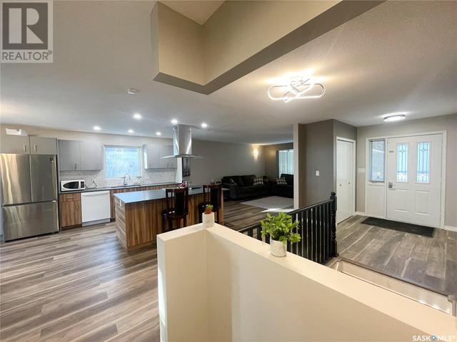 4 Olds Place, House detached with 4 bedrooms, 3 bathrooms and null parking in Davidson SK | Image 2