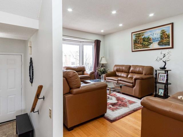 27 Dino Crt, House attached with 3 bedrooms, 4 bathrooms and 3 parking in Brampton ON | Image 34