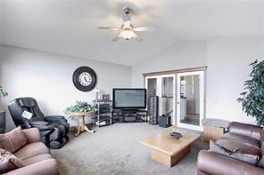 8 Weston Place Sw, House detached with 3 bedrooms, 2 bathrooms and 4 parking in Calgary AB | Image 33
